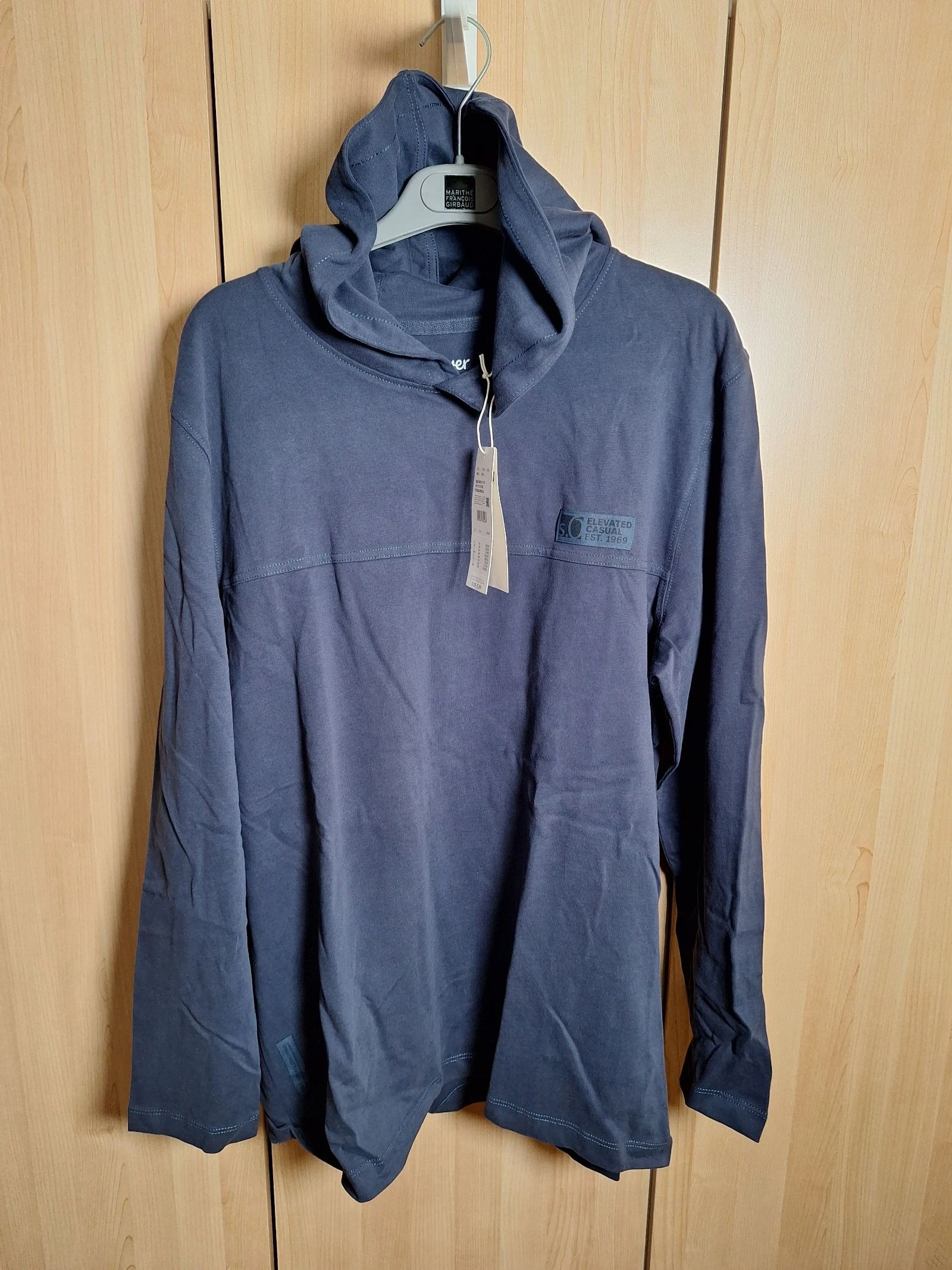 sweat leger a capuche soliver bleu nuit neuf avec etiquette taille xxl
